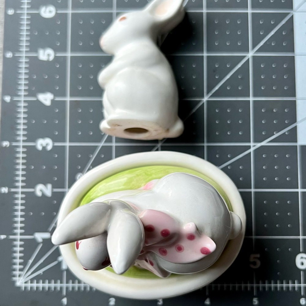 Spring Lefton Porcelain Rabbit In Basket & Standing 2 Rabbit shaped Molds - Picture 6 of 8